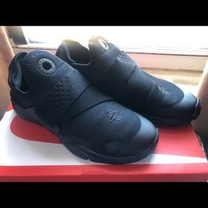 Slip on Nike... kids size 3!!!